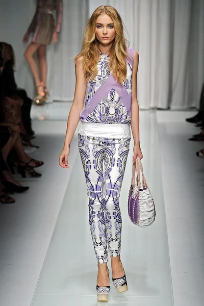 Look 15